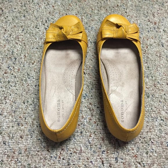 Sonoma Yellow Bow Flats - Picture 2 of 4