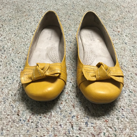 Sonoma Yellow Bow Flats - Picture 4 of 4