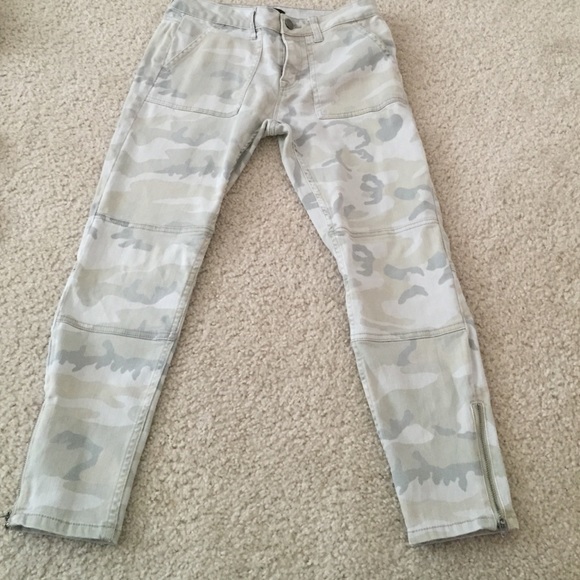 Camo skinny pants!