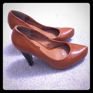 Women's Size 8 Dollhouse Burnt Orange Pump