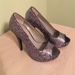 Vera Wang White edition peep toe pump