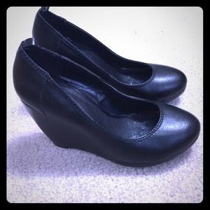 Women's Aldo Size 8 Black Wedge