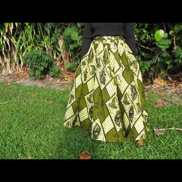 SALE ๐๐๐โค๏ธLong Maxi Skirt with Unique Print - Picture 2 of 2