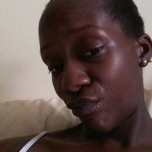 Meet your Posher, Larissa
