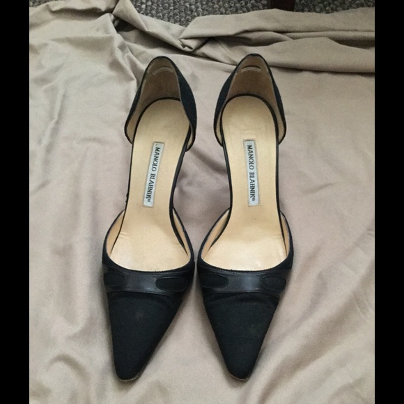 Manola Blanik black fabric pumps