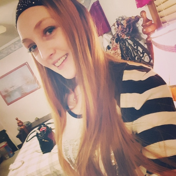 Meet your Posher, Joelle - Picture 2 of 2