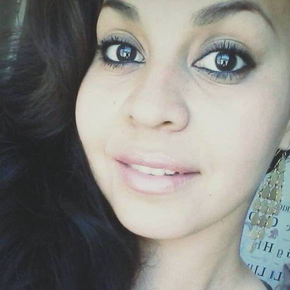 Meet your Posher, Adilene - Picture 2 of 3