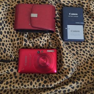 Digital Camera. With battery and case.