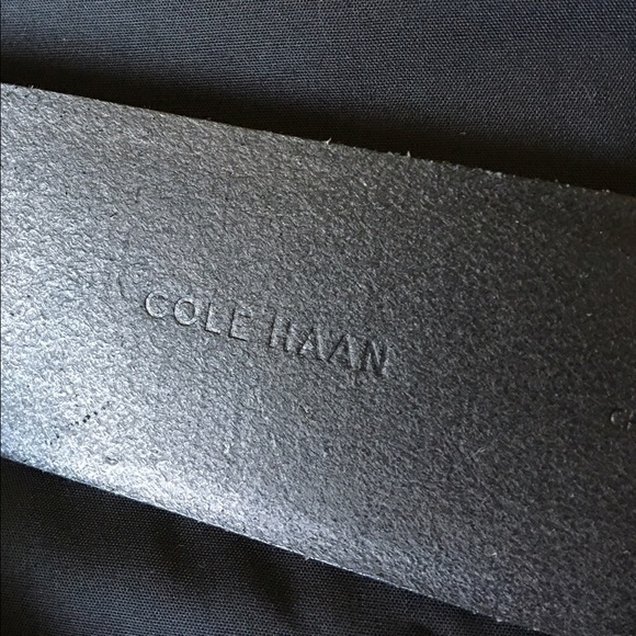 "COLE HAAN" BLK 100%GENUINE LEATHER W/ GLDTN CLASP - Picture 2 of 4
