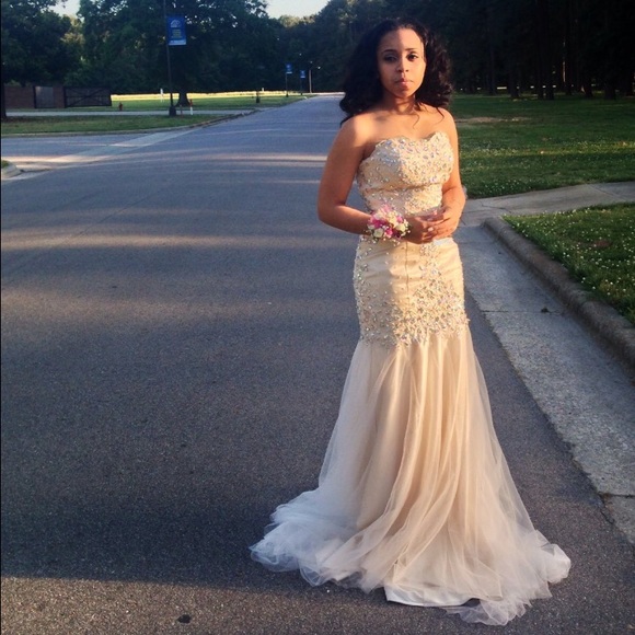 Prom dress - Picture 2 of 4