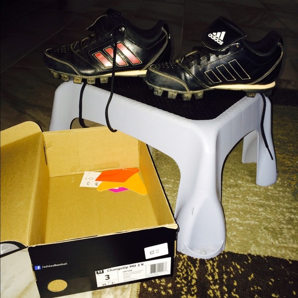 Baseball cleats