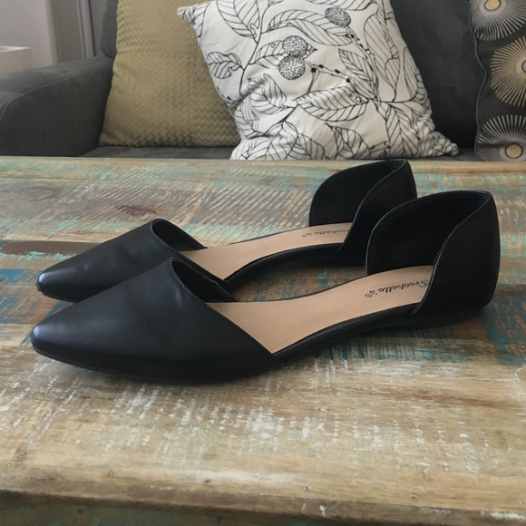 Black flats. Really good condition.