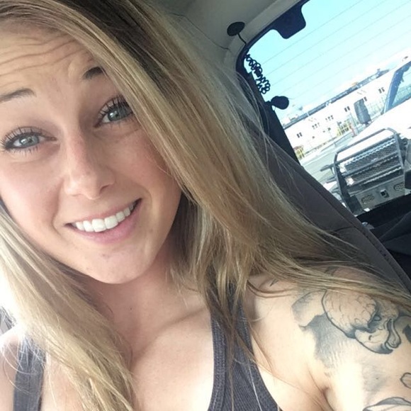 Meet your Posher, Courtney