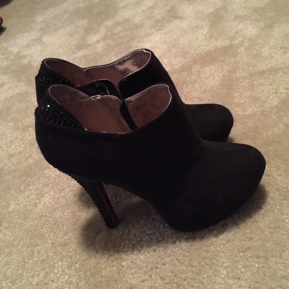 Betsy Johnson booties