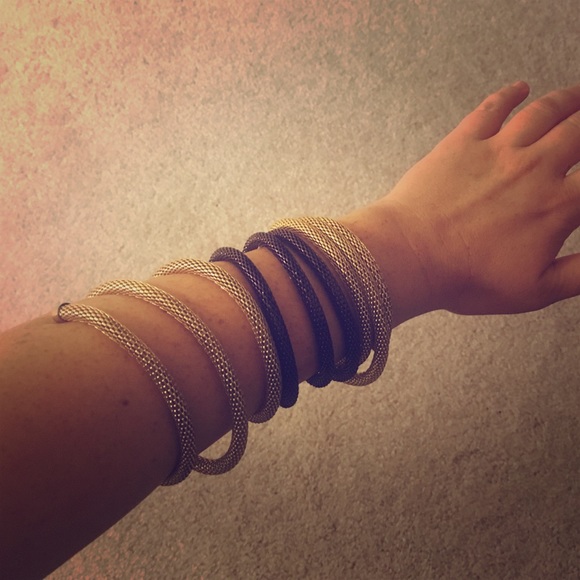 Stretchy metallic gold/chocolate bracelet.