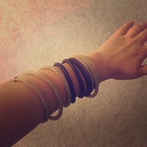 Stretchy metallic gold/chocolate bracelet.