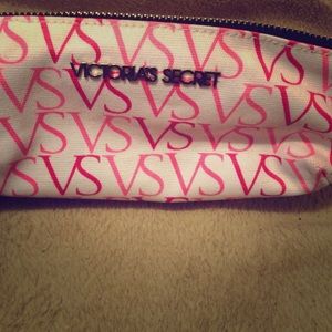 A purse very cute never used and also pretty