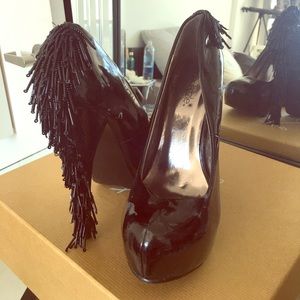 Black fringe sequin heel patent pumps