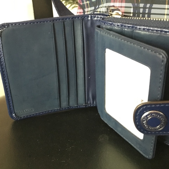 SOLD! 2-Piece Set Like-New Blue Crossbody & Wallet - Picture 3 of 4