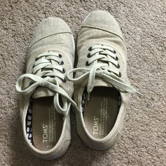 ❌sold❌Youth 3.5 lace up toms