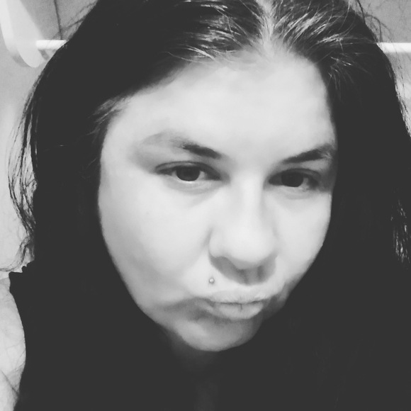 Meet your Posher, Emese