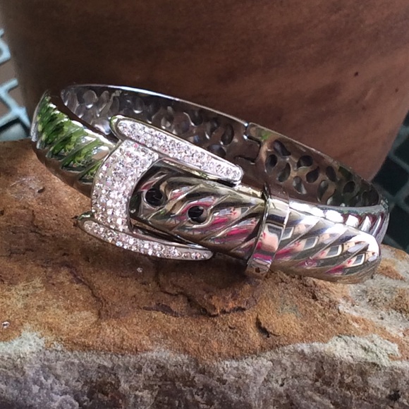 Jewelry - 🆕 CZ Buckle Hinged Bangle NWOT