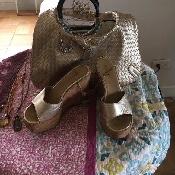 GOLD LEATHER WEDGES