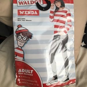 Wenda where's Waldo costume.