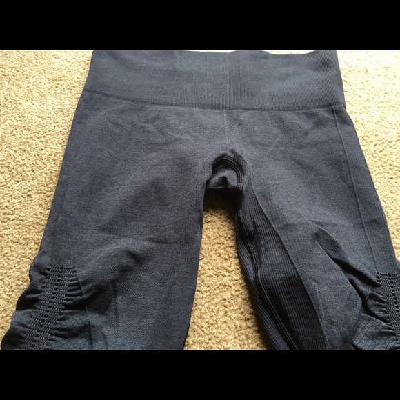 Lululemon in the flow crops
