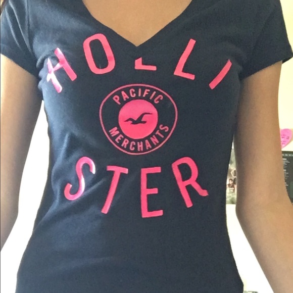 Low cut Hollister tee