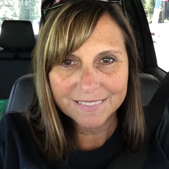Meet your Posher, Lori - Picture 1 of 1