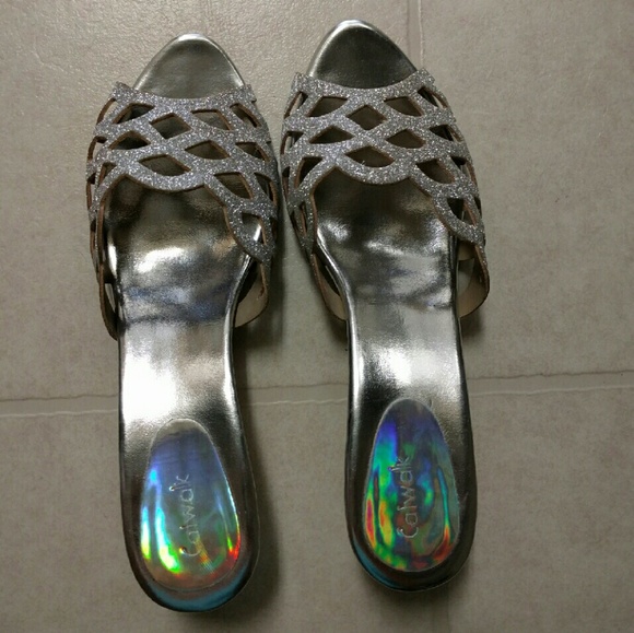 Silver heels - Picture 3 of 3