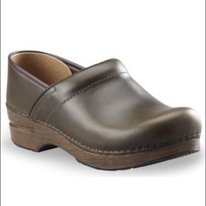 Dansko Clogs Professional Oiled Full Grain Hunter