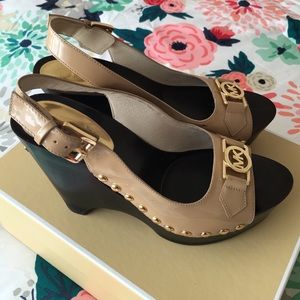 Micheal Kors nude patent leather peep toe--shoe