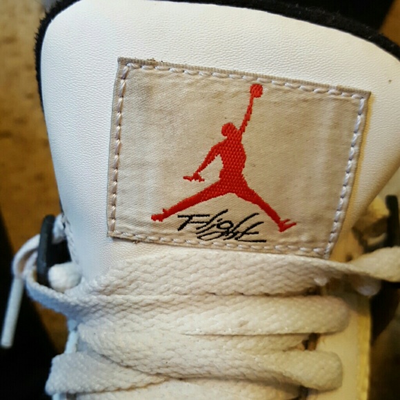 Air Jordan 4s original (not the newest released) - Picture 2 of 3