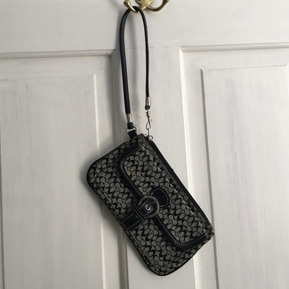 Coach | Classic Wristlet