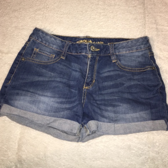Jean Shorts - Picture 1 of 2