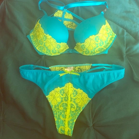 Victoria's Secret very sexy push up set