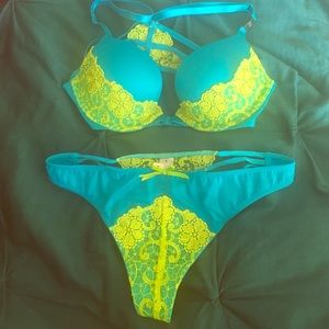 Victoria's Secret very sexy push up set