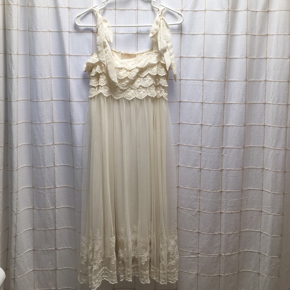 Lace dress - Picture 1 of 4