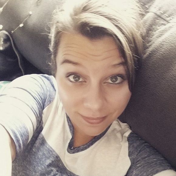 Meet your Posher, Bobbi - Picture 1 of 1