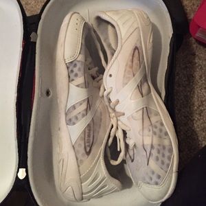 Cheer shoes