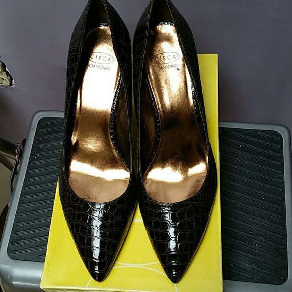 Brown faux alligator pumps - Picture 2 of 4