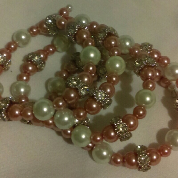 Handmade  Pink/White Pearl Memory Wire Bracelet - Picture 3 of 4