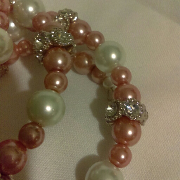 Handmade  Pink/White Pearl Memory Wire Bracelet - Picture 4 of 4