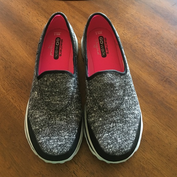 Skechers Go Walk - NWOT - 9.5W