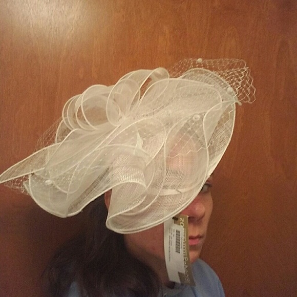 White tulle derby hat/ fascinator NWT
