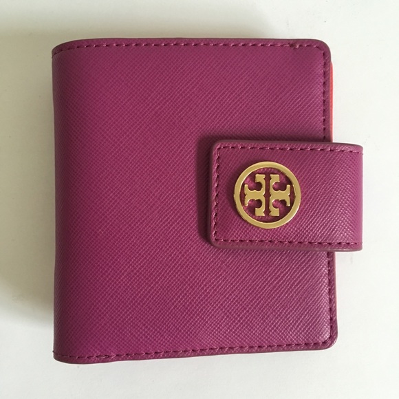 Tory Burch Handbags - Tory Burch Robinson Bifold Wallet
