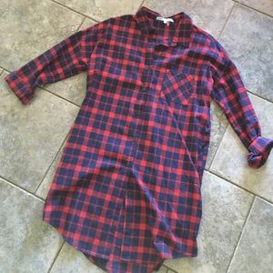 Medium Button Down Red & Blue Plaid w/ Pockets