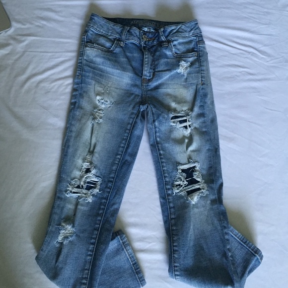 AE Destroyed Cropped Jeans